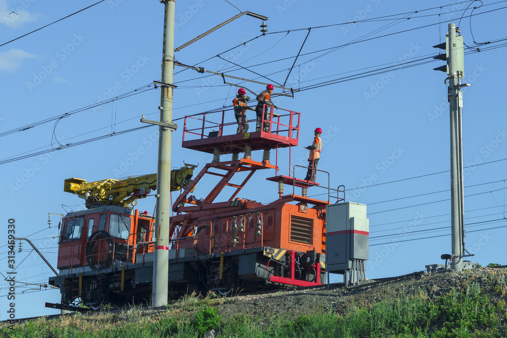 Electric railway. A machine to repair the contact chain. Electric railway. A machine to repair the contact chain.