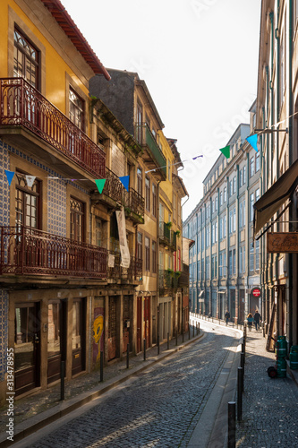 Fototapeta Naklejka Na Ścianę i Meble -  Old houses and Alleyway in Porto Portugal