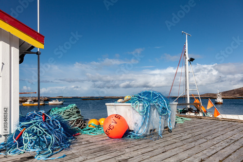 Kleiner Fischereihafen an der Küste von Norwegen photo