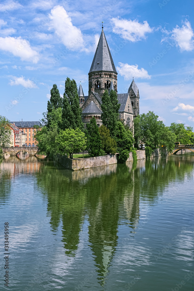 Temple Neuf (New Temple), a Protestant city church in Metz, France. View from a bridge across the Moselle river. The church was built in 1901-1904. Temple Neuf (New Temple), a Protestant city church in Metz, France. View from a bridge across the Moselle river. The church was built in 1901-1904.