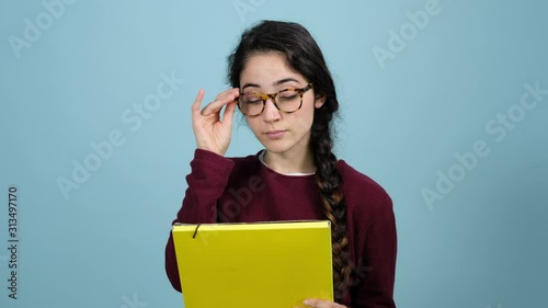 teacher with glasses evaluetes her students on a blue background photo