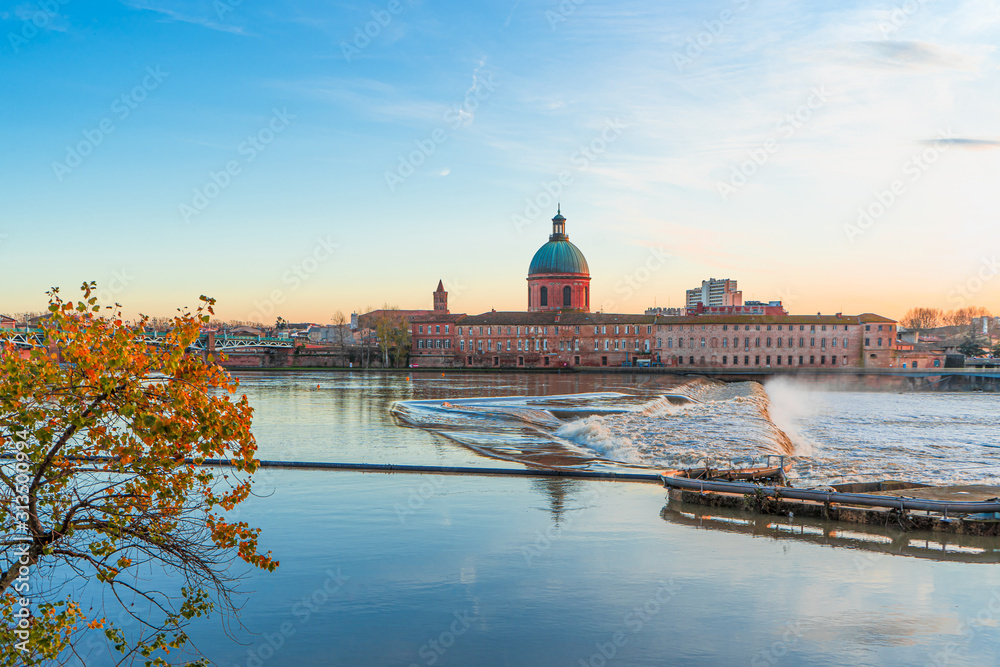 Fototapeta premium Garonne river and Dome de la Grave in Toulouse, France