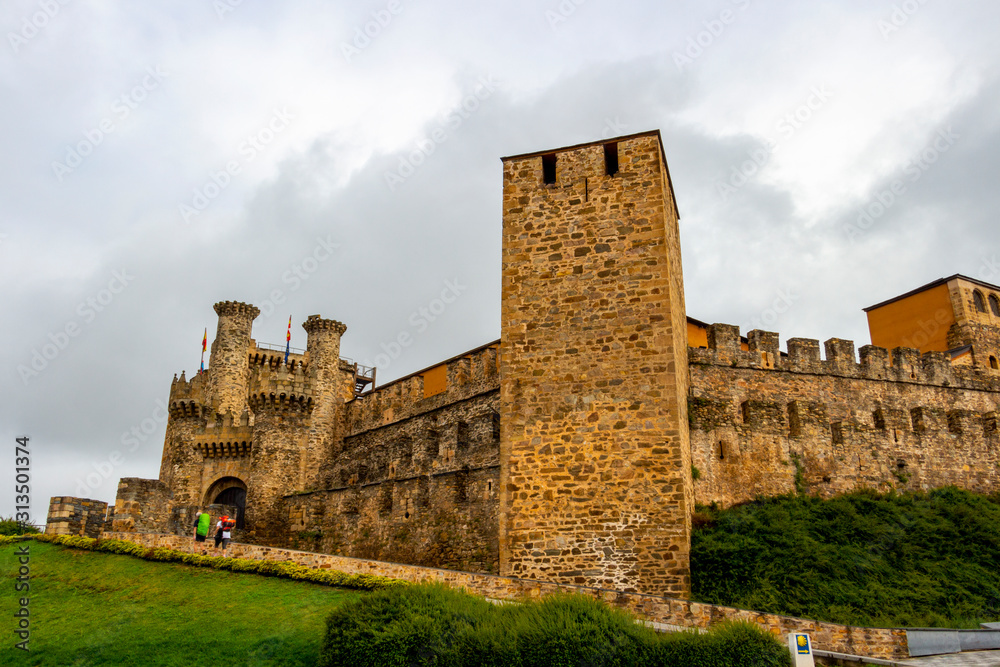 Φωτογραφία Castillo de los Templarios, the 12th-century Templar Castle in Ponferrada, Province of Leon, Castile and Leon, Spain on the Way of St