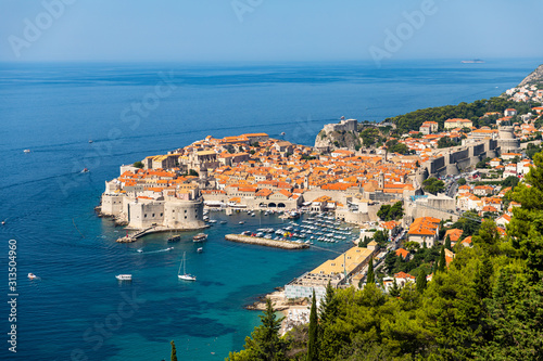 Fototapeta Naklejka Na Ścianę i Meble -  view of town of dubrovnik in croatia