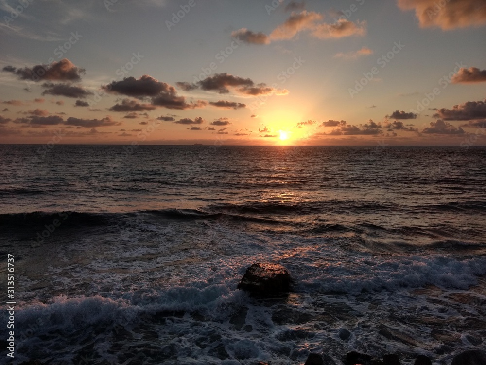 Obraz premium sunrise over the ocean