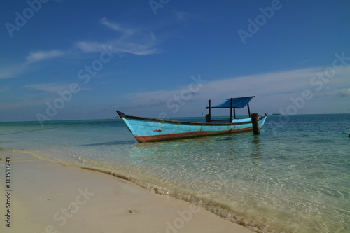 boat on the beach © Ronny sefria