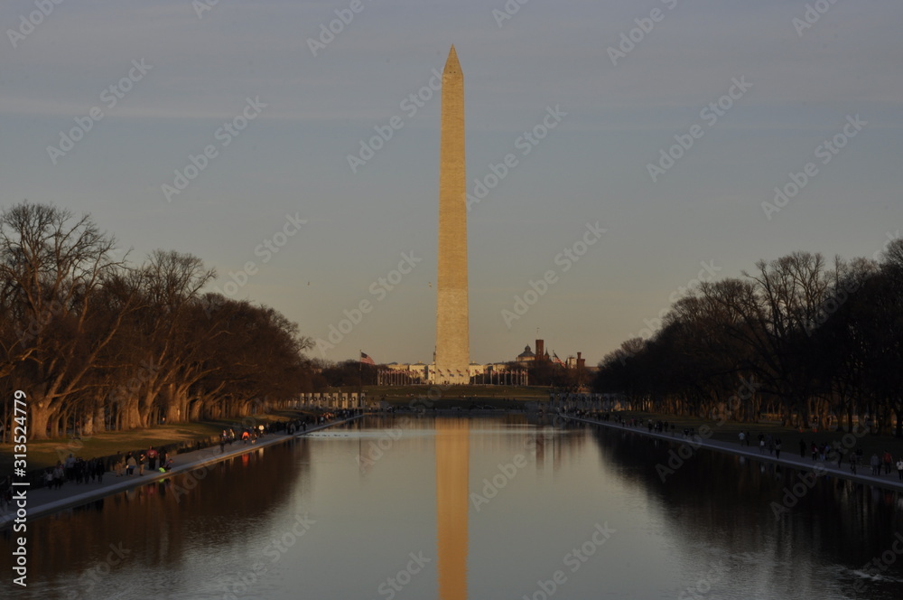 Obraz premium View of Washington monument in Washington DC