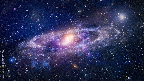 Mgławica i galaktyki w kosmosie. Kosmos wiele lat świetlnych od Ziemi. Elementy tego zdjęcia dostarczone przez NASA.