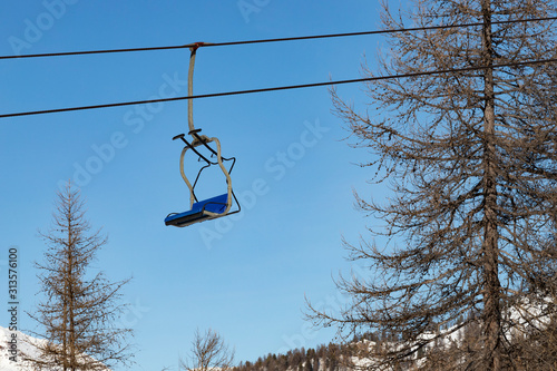 seggiovia in montagna  photo