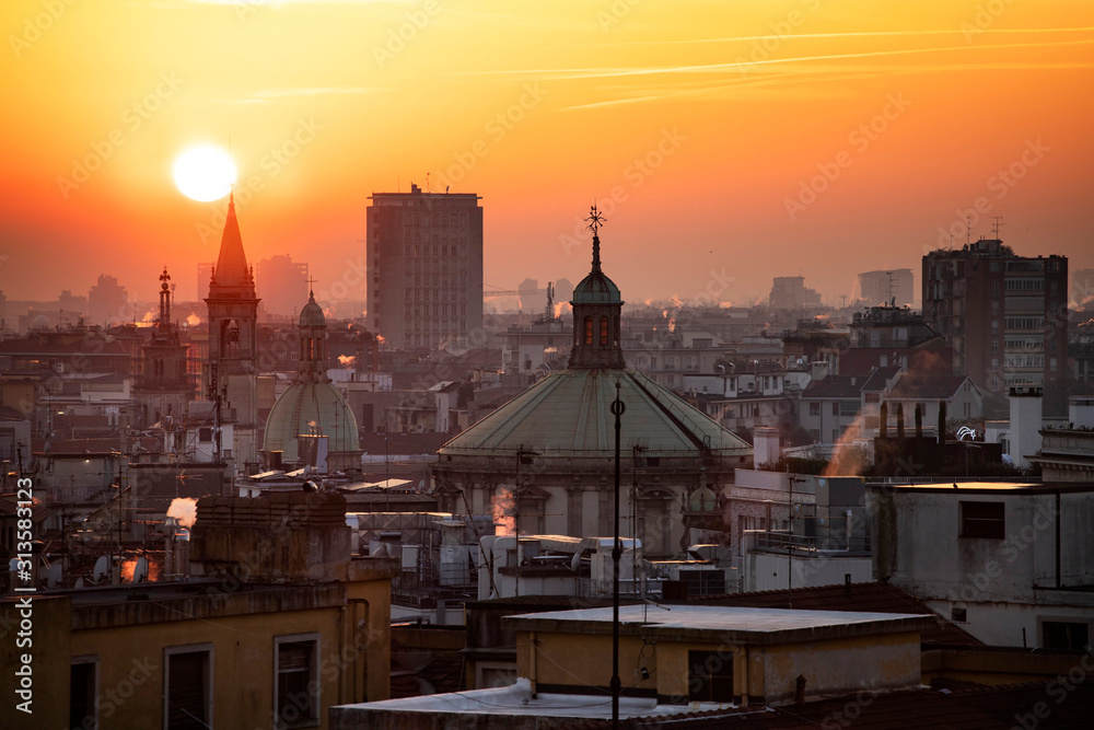 Obraz premium Magic sunset over Milan, Italy.