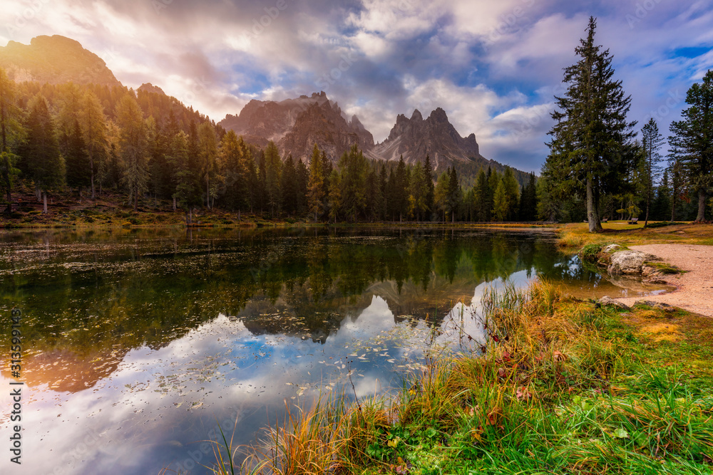 Autumn view of Lake Antorno (Lago di Antorno) located in Dolomites area, Belluno Province, Italy. Lake Antorno, Three Peaks of Lavaredo, Lake Antorno and Tre Cime di Lavaredo, Dolomites, Italy.