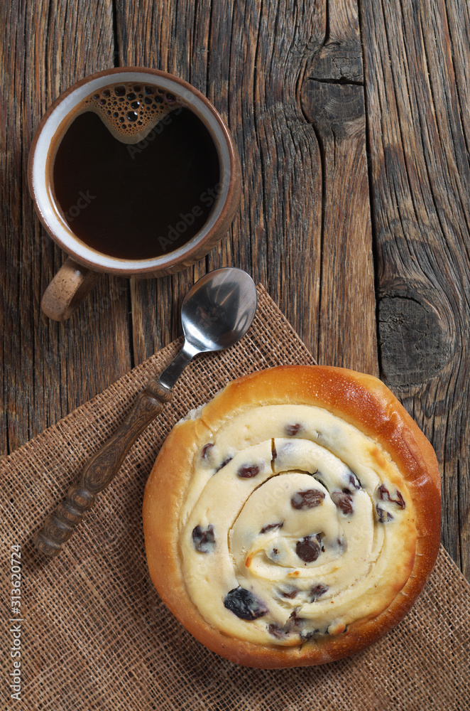 Bun with cottage cheese and coffee