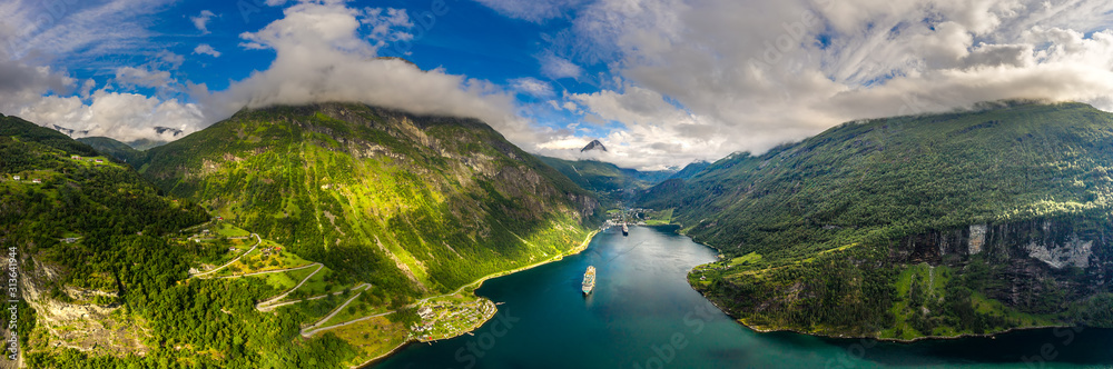 Geiranger fjord, Beautiful Nature Norway. - obrazy, fototapety, plakaty 