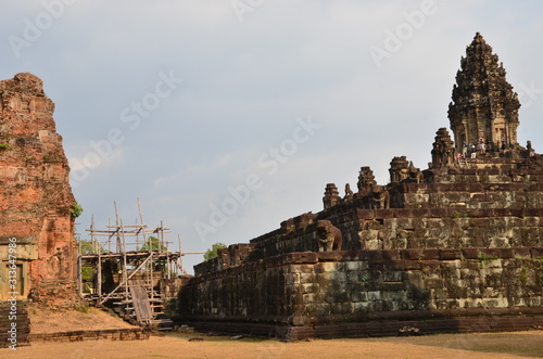 Schöne Tempelanlage im Westen von Angkor: Bankong photo