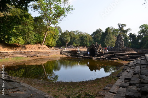 Tolles Bauwerk in Teichlandschaft: Neak Pean photo