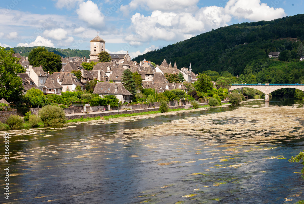 Fototapeta premium Argentat sur Dordogne in France