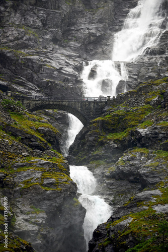 Fototapeta Naklejka Na Ścianę i Meble -  waterfall in mountains, norway, countryside, norge