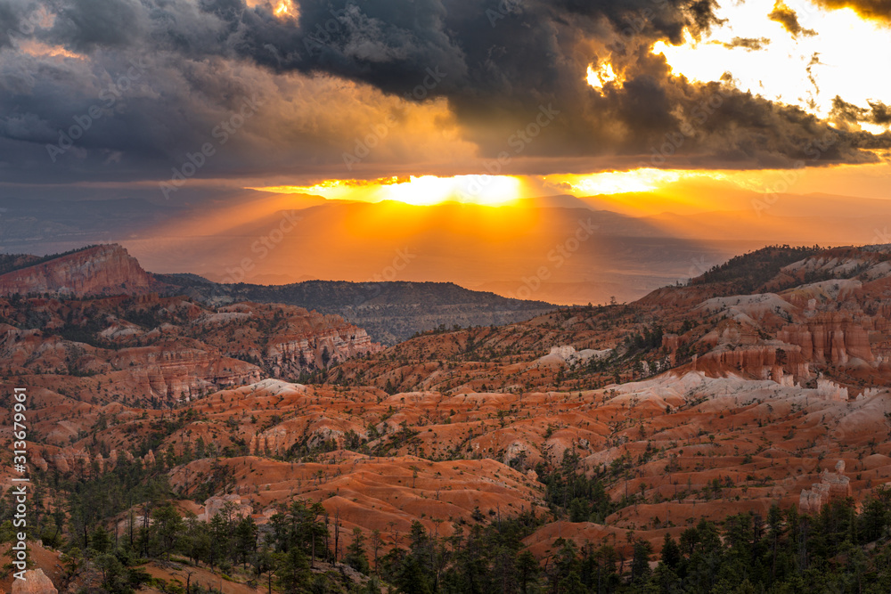 Dramatic sunrise over the amphitheater at the Bryce Canyon, Utah