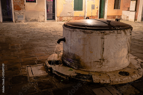 old well in Venice