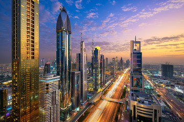 Wandcirkels Dubai Luchtfoto Sheikh Zayed Road nachts  © Mapics