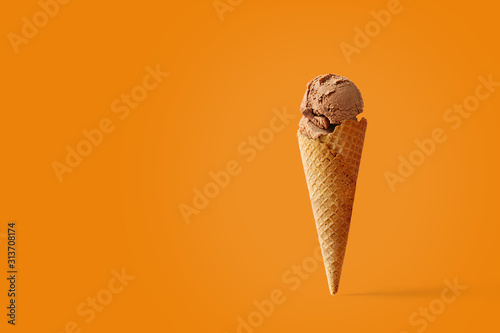Konstfotografi Ice cream cone with caramel flavors on a pink background