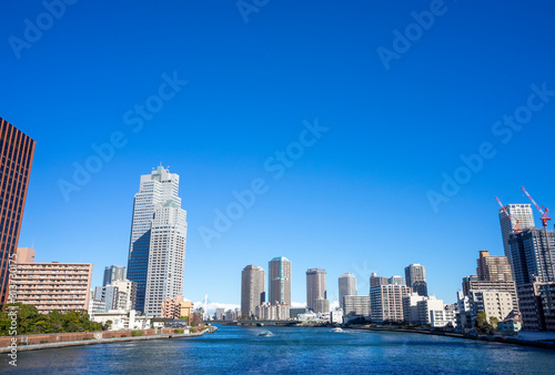 東京 隅田川と川岸の風景