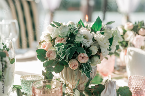 Obraz na płótnie close up. beautiful bouquet on the wedding table w salonie