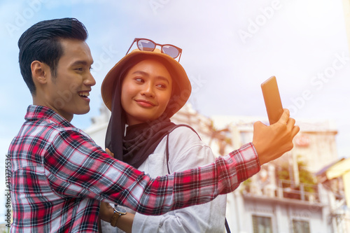 Canvas Print Travel Concept, Muslim Tourist Couple at Kuala Lumpur