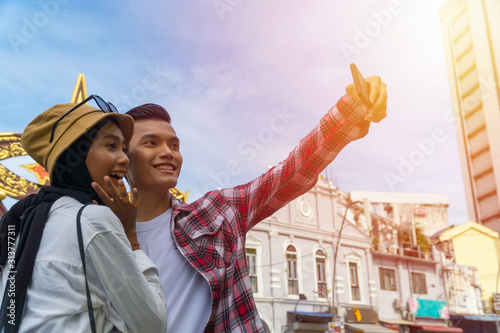 Canvas Print Travel Concept, Muslim Tourist Couple at Kuala Lumpur