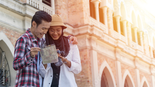 Canvas Print Travel Concept, Muslim Tourist Couple at Kuala Lumpur