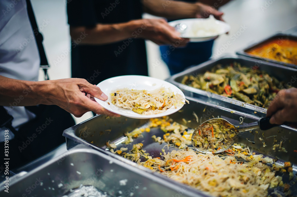 Volunteers give food to needy people, share food to reduce starvation Volunteers give food to needy people, share food to reduce starvation