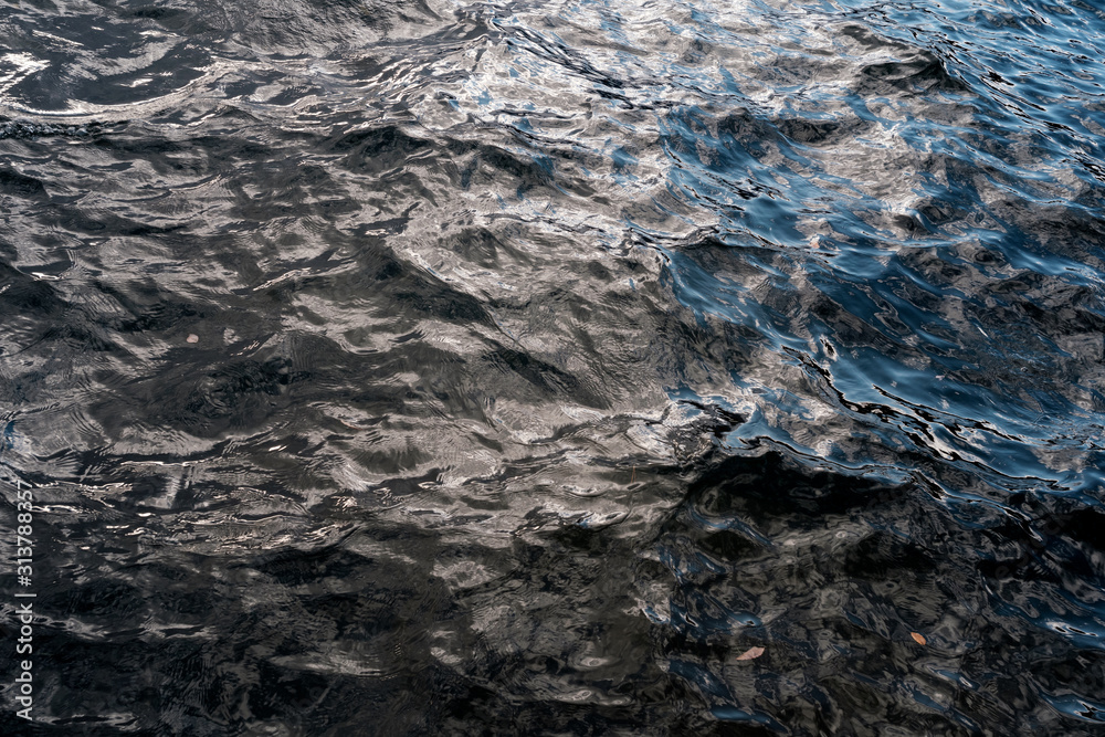 冬の野尻湖の湖面