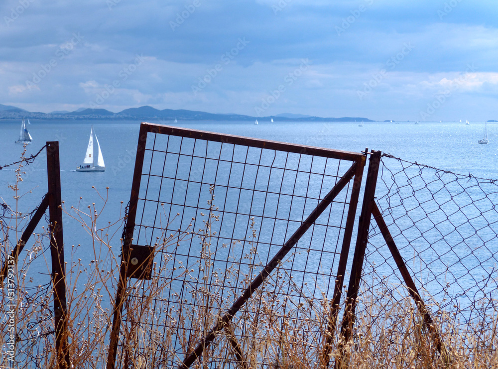 Fototapeta premium Open doors to reach freedom