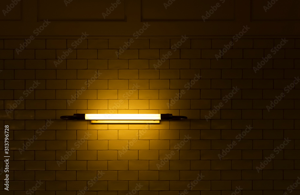 Neon Leuchte Lampe Wand Fliesen Vintage Lichtschein gelb Hintergrund  Stimmung alt gemütlich Stock Photo | Adobe Stock