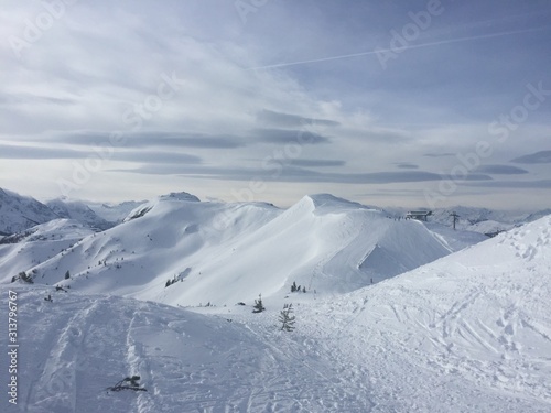 Neuschnee auf den Gipfeln der Alpen in Österreich  © Eric