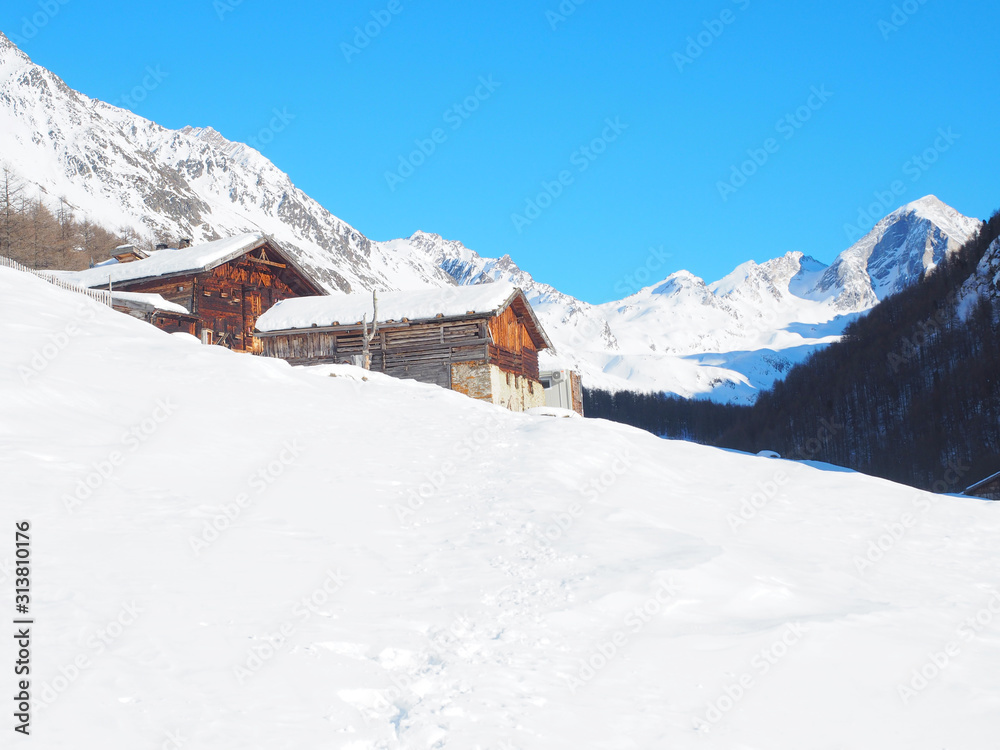 Vinschgau - Einsame Berghütte im Winter
