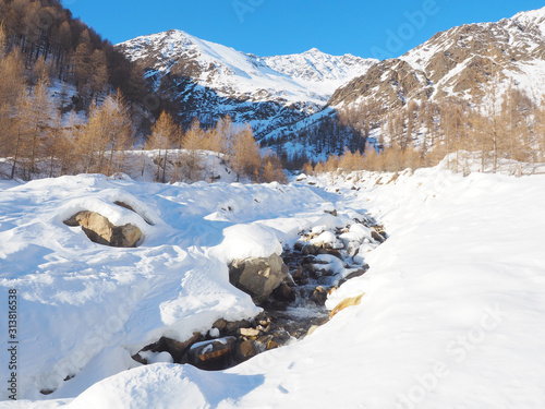 Verschneiter Bergbach im Pfossental - Südtirol photo