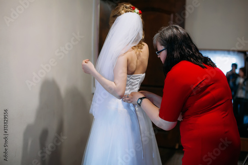 Preparing the bride for the ceremony