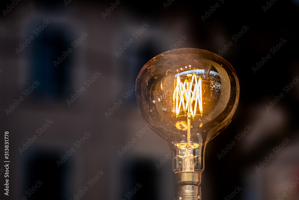Ampoule à filament, lampe décorative au style industriel Stock Photo |  Adobe Stock