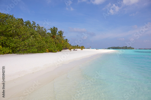 Fototapeta Naklejka Na Ścianę i Meble -  The white sand of Paradise Island (Lankanfinolhu), Maldives