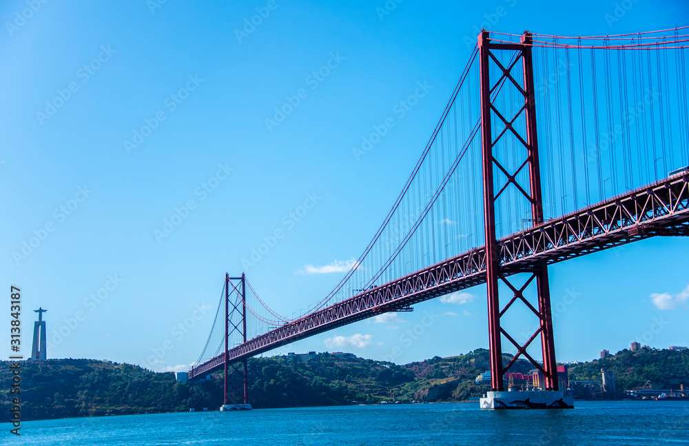 Fototapeta premium ponte 25 de abril of lisbon