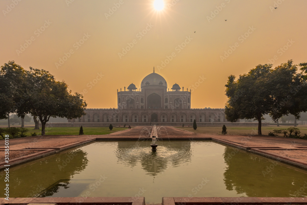Obraz premium Humayun's Tomb, a UNESCO world heritage site in New Delhi, India 