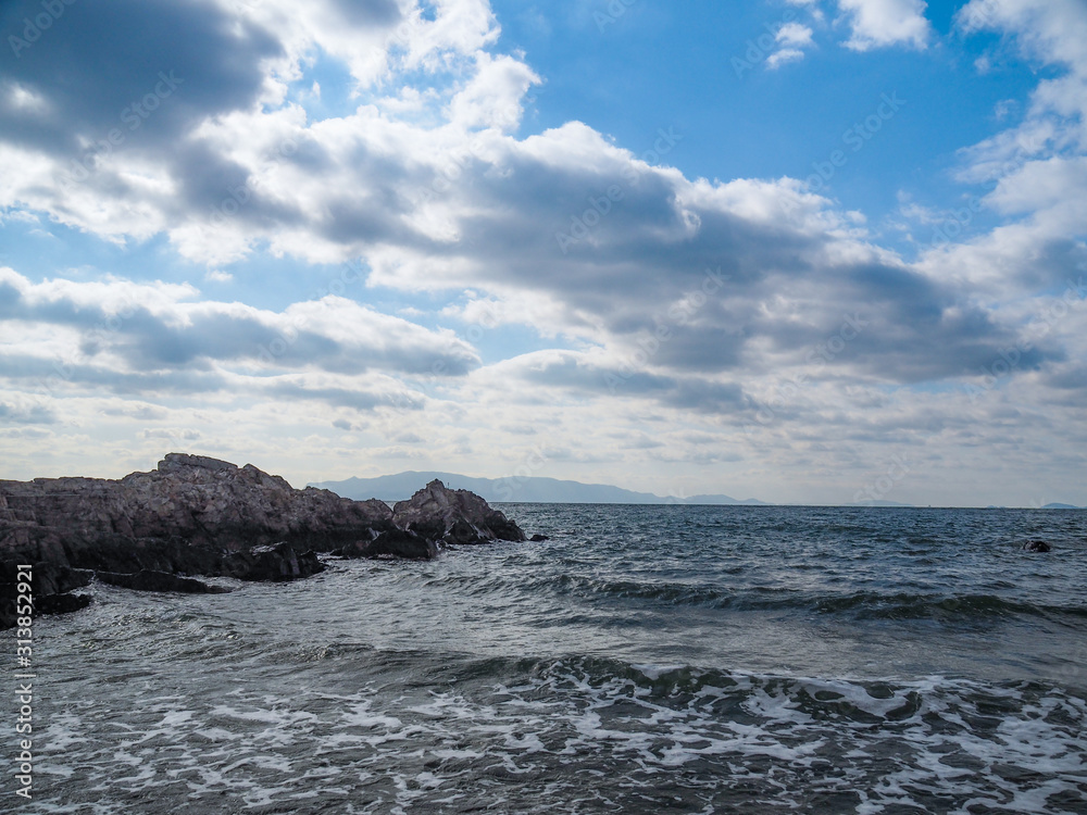雲の隙間から光が差し込む瀬戸内海 Stock Photo Adobe Stock