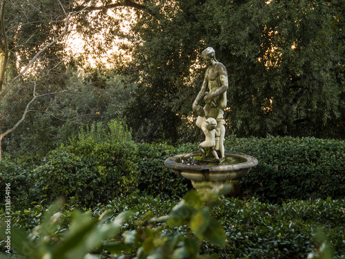 Italia, Firenze, statue nelgiardino di Villa Bardini