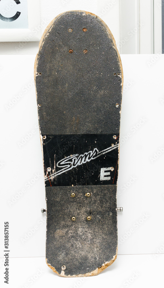 london, england, 05/05/2017 A retro sims skateboard, lester kasai pro model,  original skateboard from the 1980s. A skateboard with no wheels, collectors  skate history from america. Photos | Adobe Stock