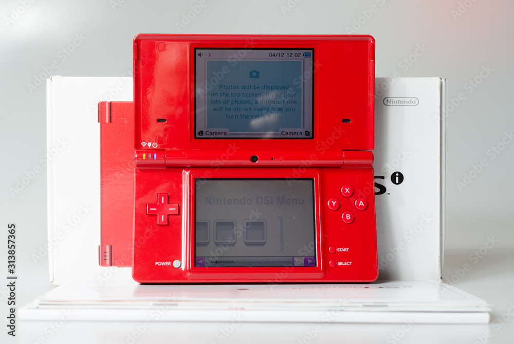 lodnon, england, 05/05/2019 A gloss red nintendo ds hand held vintage  console on a white studio background. Retro video gaming handset. nostalgic  computer and arcade games. Stock-Foto | Adobe Stock