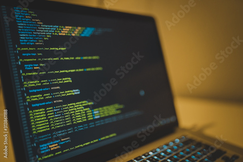 CSS Code HTML programmieren auf Computer