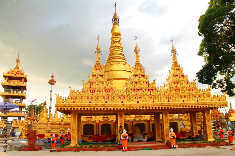 Fototapeta premium temple in ranong, thailand