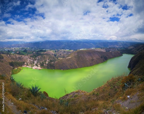 panorámica laguna de yambo Ecuador