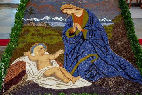Wallpaper Mural Erntedankaltar aus Samen und Früchten in der Kirche in Ummendorf im Landkreis Biberach in Deutschland Torontodigital.ca